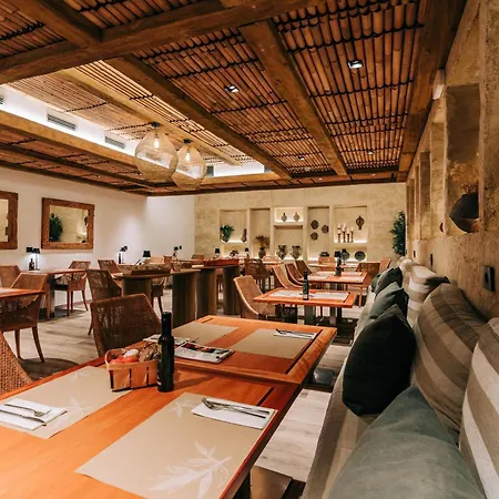 Gran Claustre Boutique & فندق التافولا